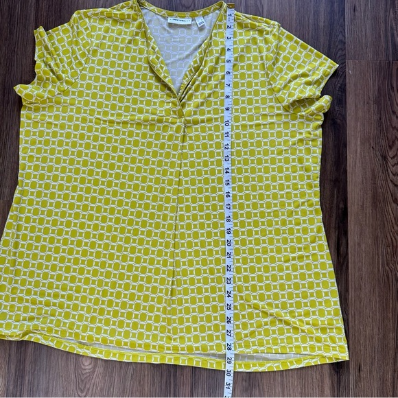 Susan Graver Short Sleeve Printed Blouse XL Yellow Geometric Liquid Knit Shirt - Picture 7 of 8